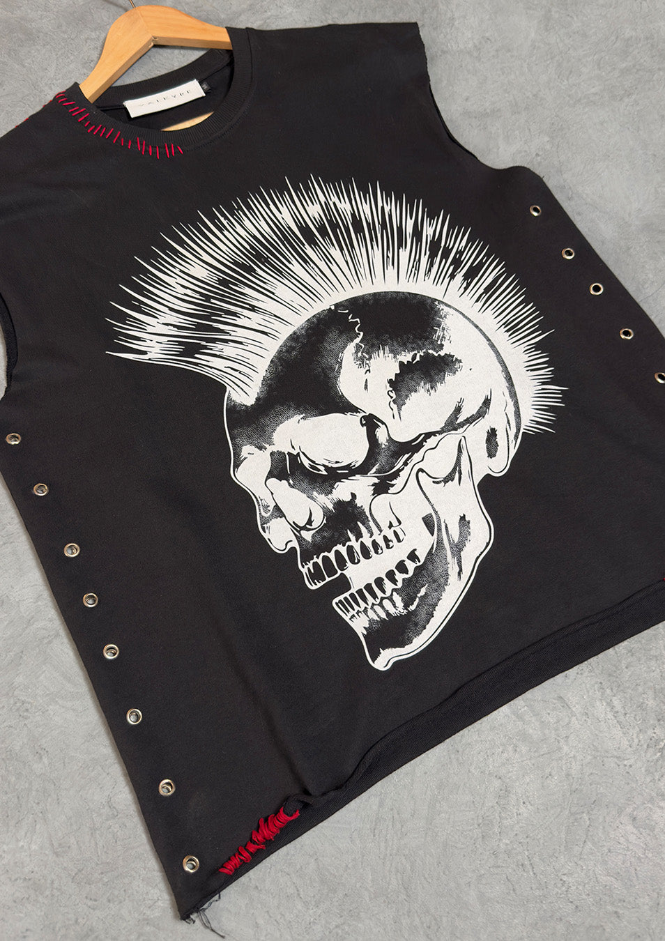 ‘PUNKS DON’T DIE’ V2