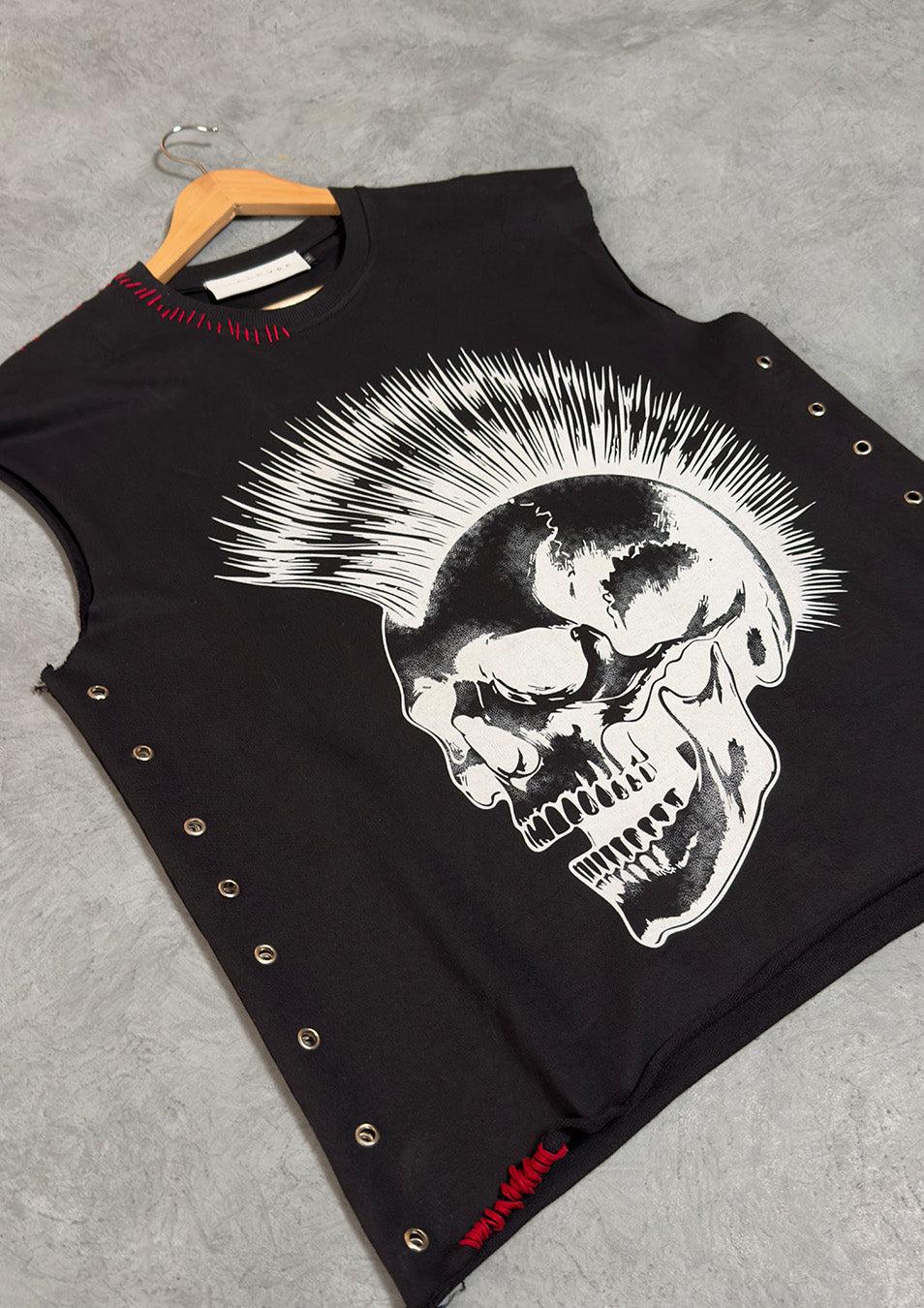 ‘PUNKS DON’T DIE’ V2